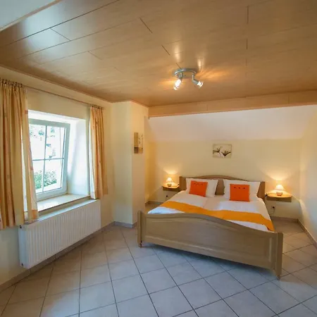 Haus Engel * Burg Reuland